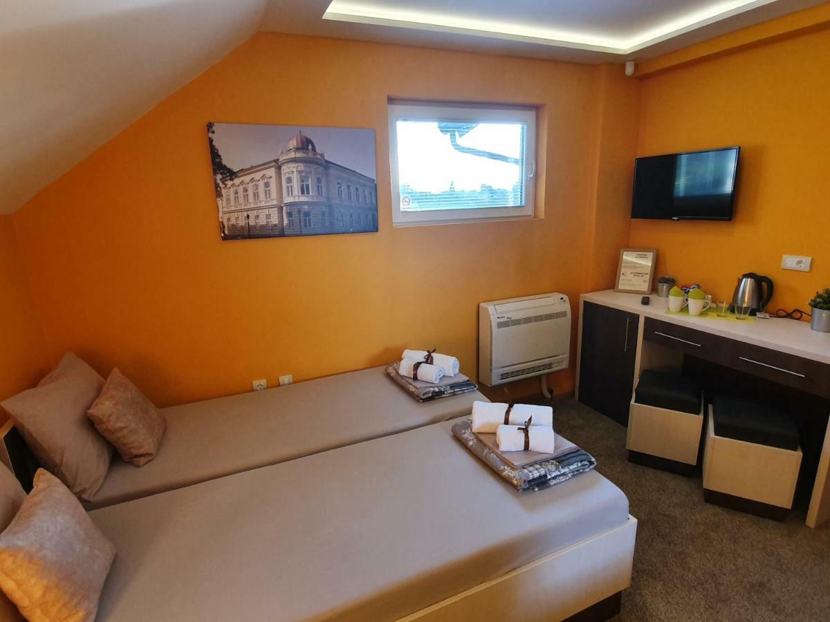 Oldbrick Pub Hotel Zombor Kültér fotó