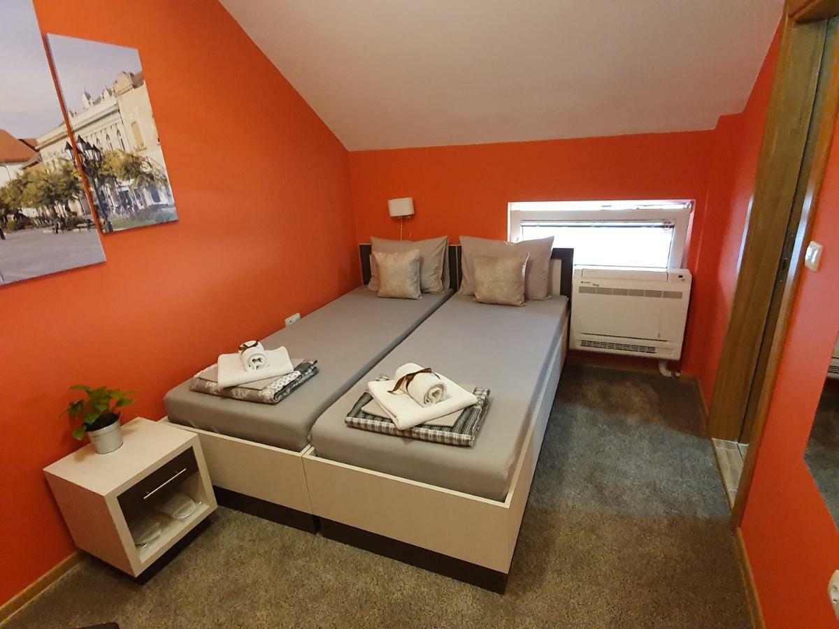 Oldbrick Pub Hotel Zombor Kültér fotó