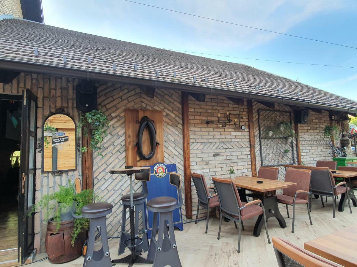 Oldbrick Pub Hotel Zombor Kültér fotó