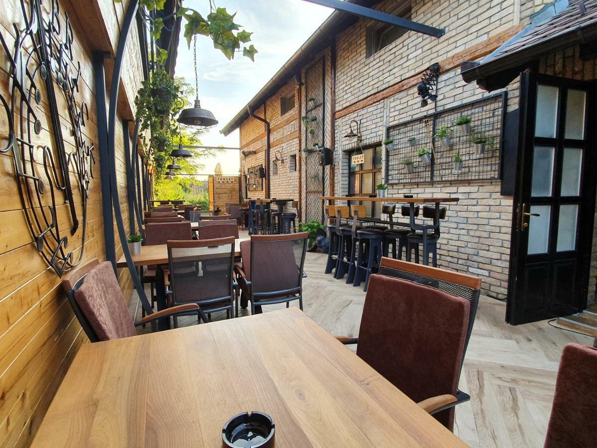 Oldbrick Pub Hotel Zombor Kültér fotó
