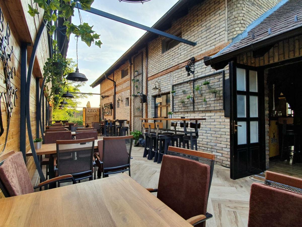 Oldbrick Pub Hotel Zombor Kültér fotó