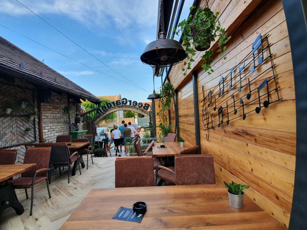 Oldbrick Pub Hotel Zombor Kültér fotó