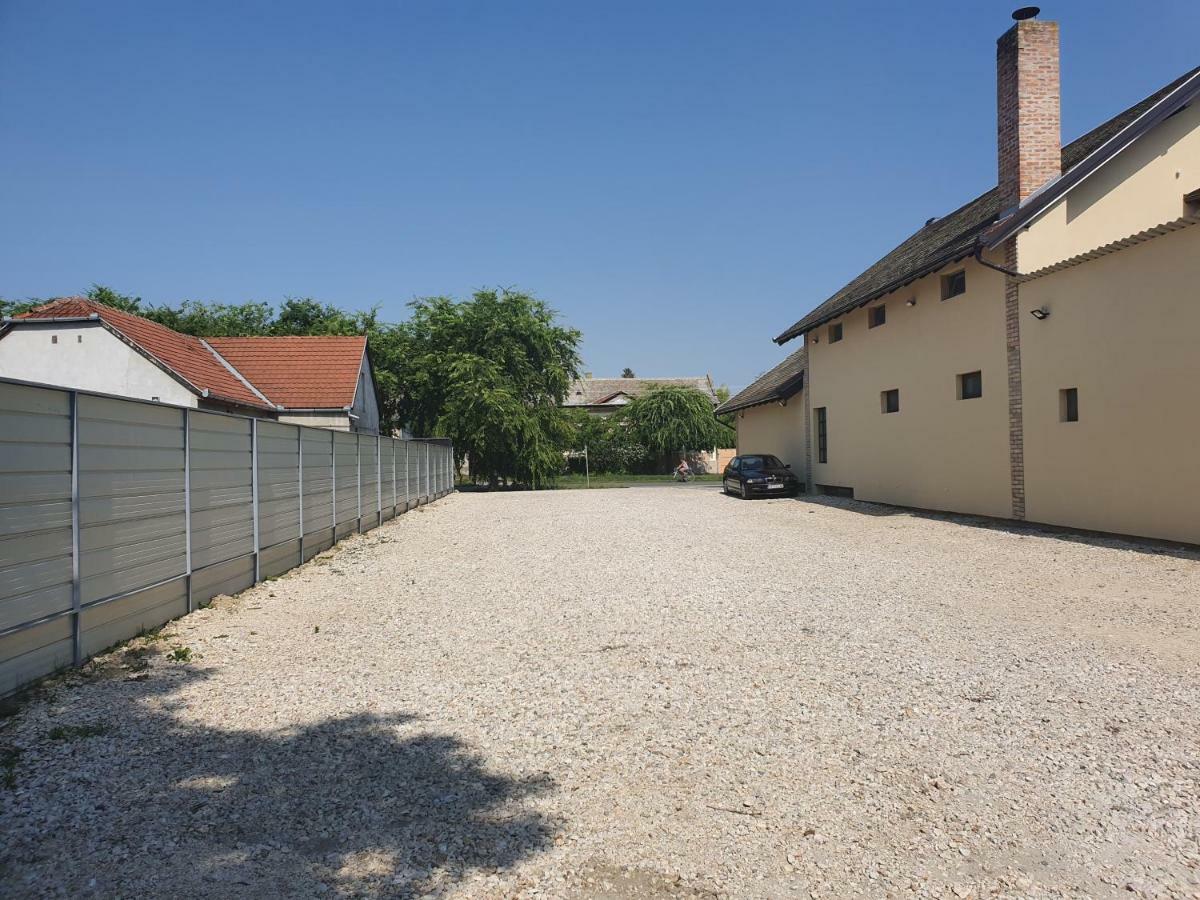 Oldbrick Pub Hotel Zombor Kültér fotó